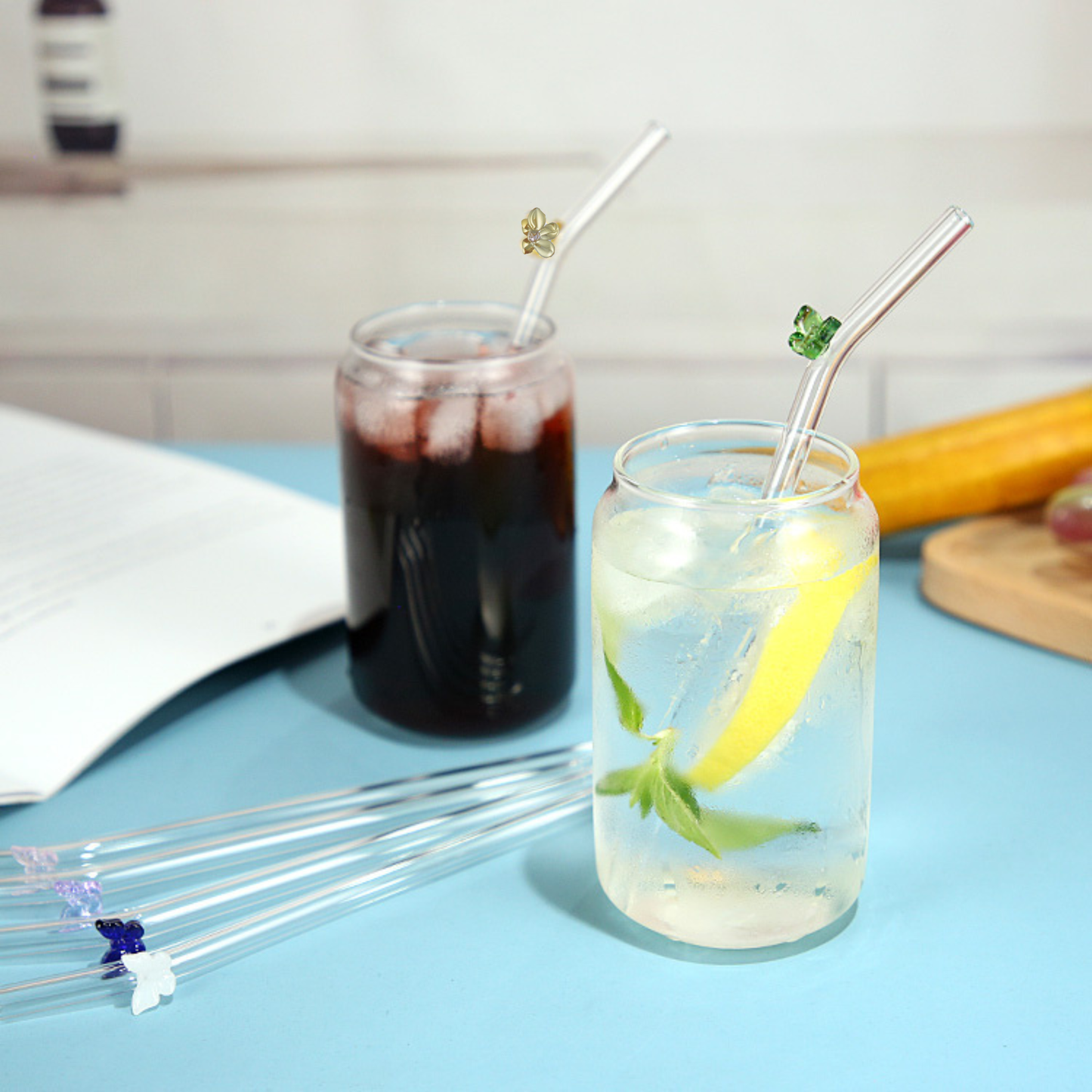 Popotes de Vidrio Reutilizables. Diseño Figuras 3D: Mariposa, Uva, Flor, Cereza. Set de 4 popotes con Cepillo de Limpieza. Ecológicos, Elegantes y Aesthetic