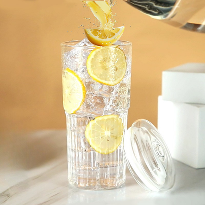 Vasos de Vidrio con Tapa y Popote. Set de Vasos Acanalados para Café Frío, Té Helado, Soda, Frappé, Cold Brew. Modernos, Elegantes (2 x 600 ml)